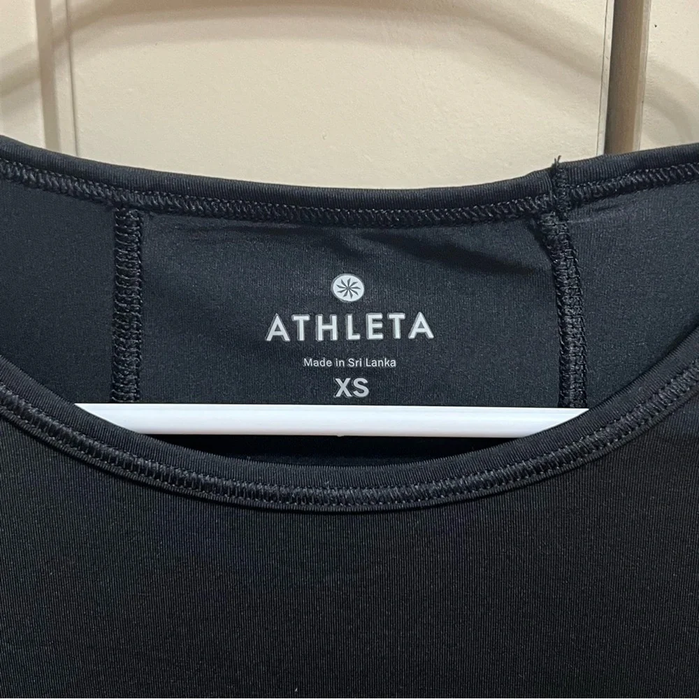 Athleta Black Athleisure Long Sleeve Workout Shirt With Thumbholes Size XS - Picture 2 of 8